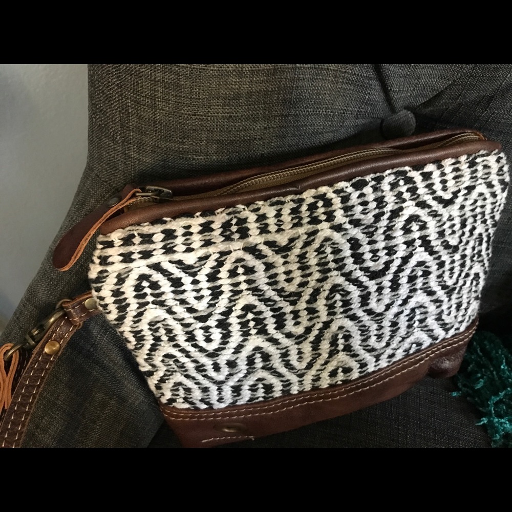 Myra Bag unique wristlet - Picture 4 of 15